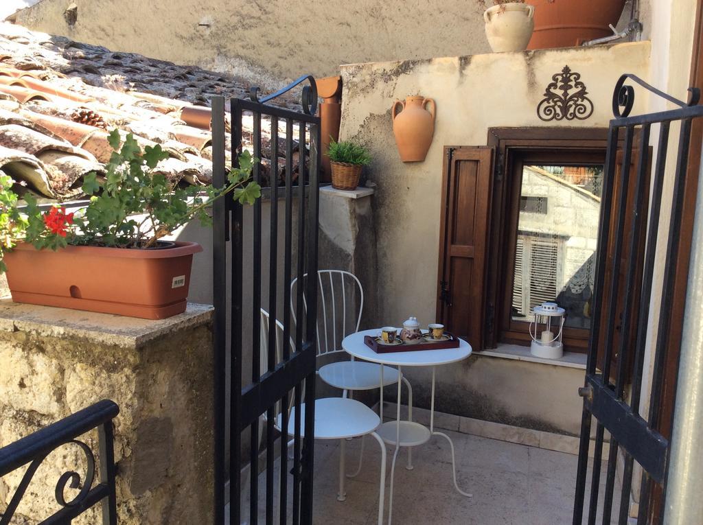 La Casa Del Pittore Di Petralia เปตราเลียโซปรานา ห้อง รูปภาพ