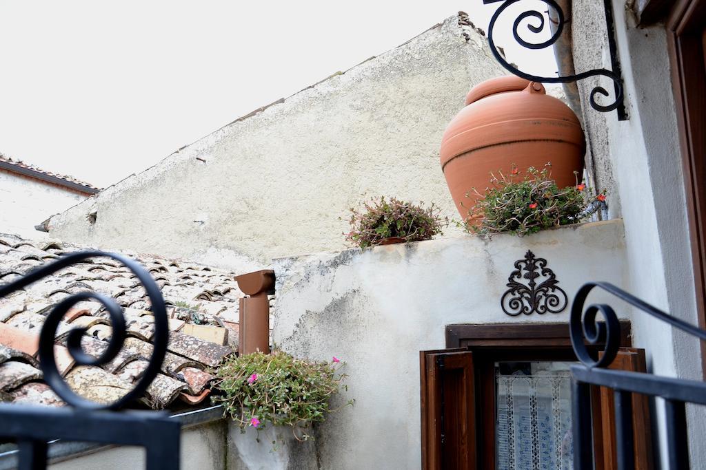 La Casa Del Pittore Di Petralia เปตราเลียโซปรานา ภายนอก รูปภาพ